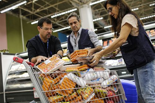 食品饮料酒业   另外,欧盟也对巴西21家受调查肉类包装工厂的产品实施